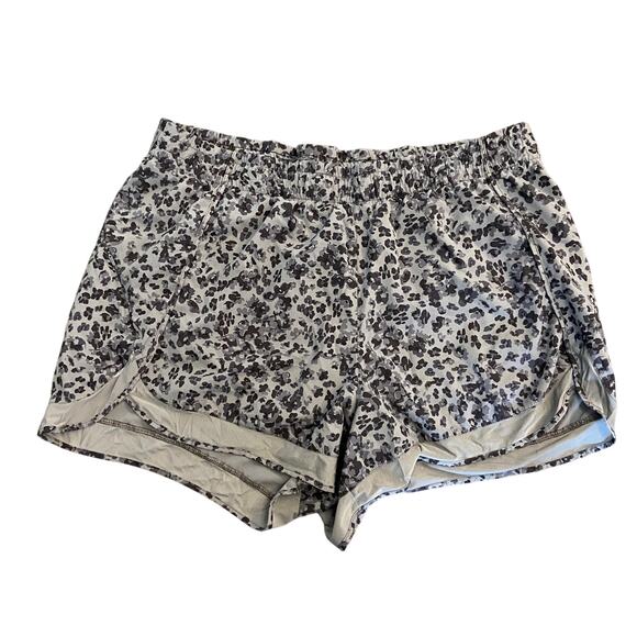 Athleta Women's Size 2X Gray Leopard Printed Mesh Racer Run 4" Athletic Short - Picture 2 of 9